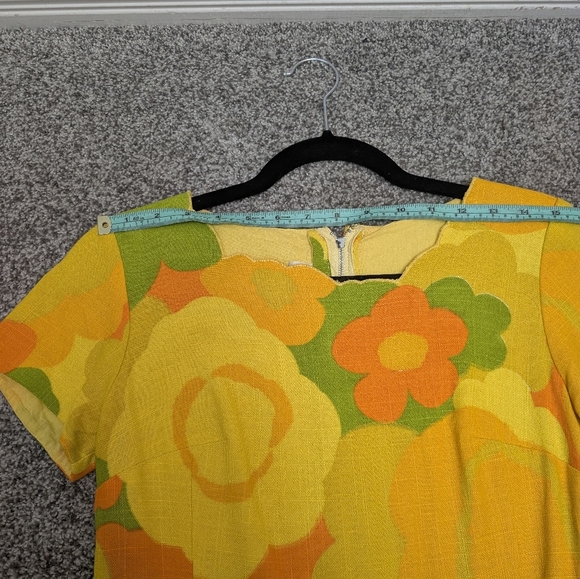 1950s floral cotton pique dress | vintage Jeanette Alexander wiggle dress - Picture 7 of 12